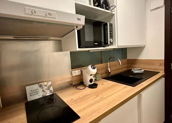 Le Petit Juanais - Parking Prive Juan-les-Pins